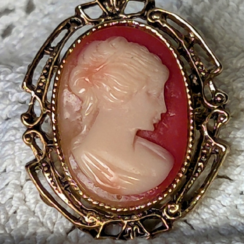 Victorian Vintage Cameo Brooch